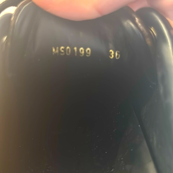 Authentic Louis Vuitton Women’s Sneaker - Picture 4 of 6